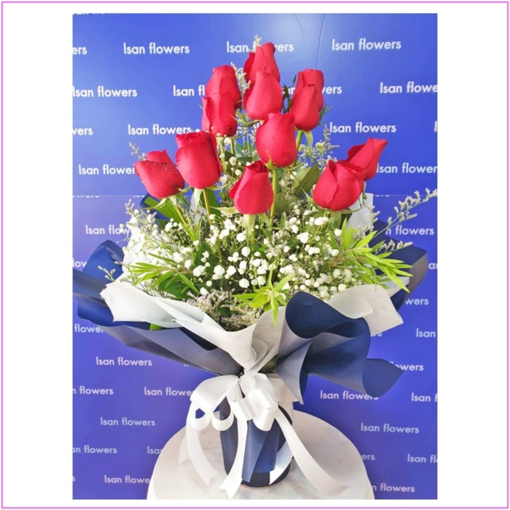 12 big red roses in dark blue va quet a pre