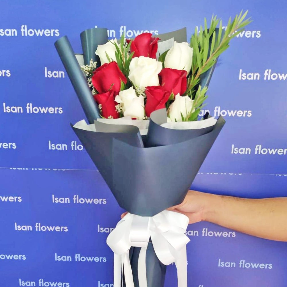6 red and 6 white big roses in near black slope bouquet a pre