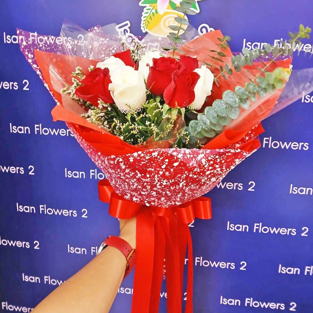 6 red and 6 white big roses in red round bouquet b