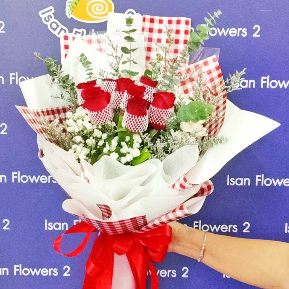 9 big red roses in isaan red pattern round bouquet a