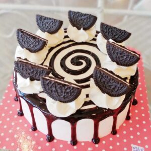Cookies & Chocolate Sauce Cake