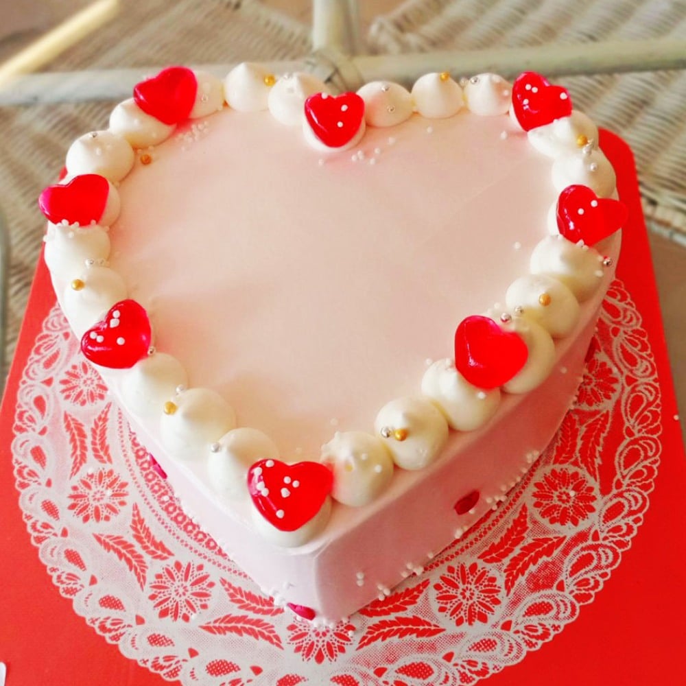 heart vanilla cake